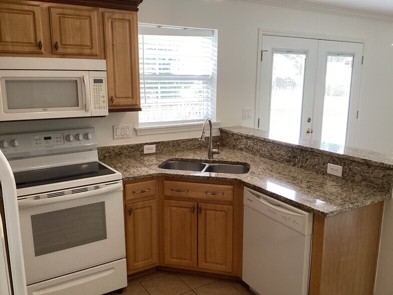 Building Photo - 1004 Christobal Ct