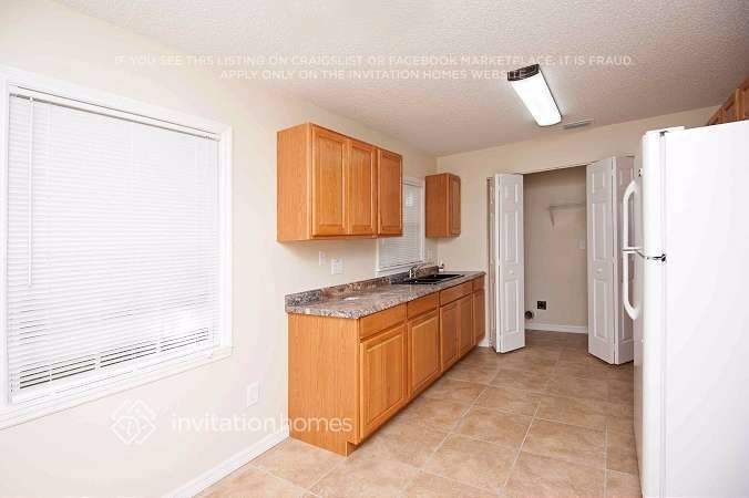 Building Photo - 1240 W 3rd St