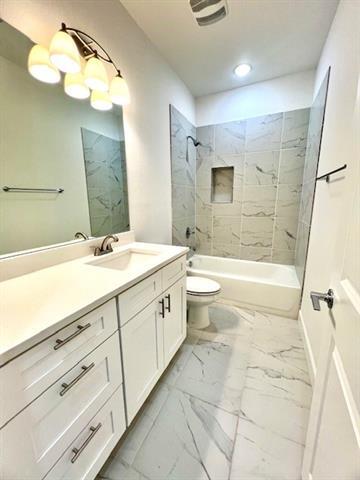 Building Photo - 5653 Woodlands Dr