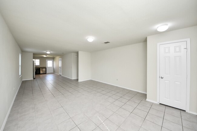 Building Photo - 2710 Lapwing Dr.