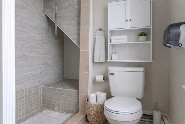 Building Photo - 21 John St