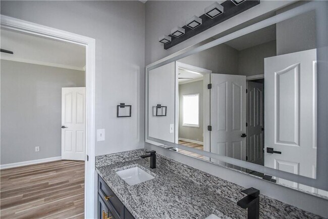 Building Photo - 3338 Sims St