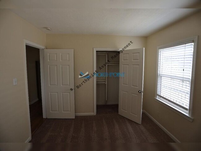 Building Photo - 1220 Browning Dr
