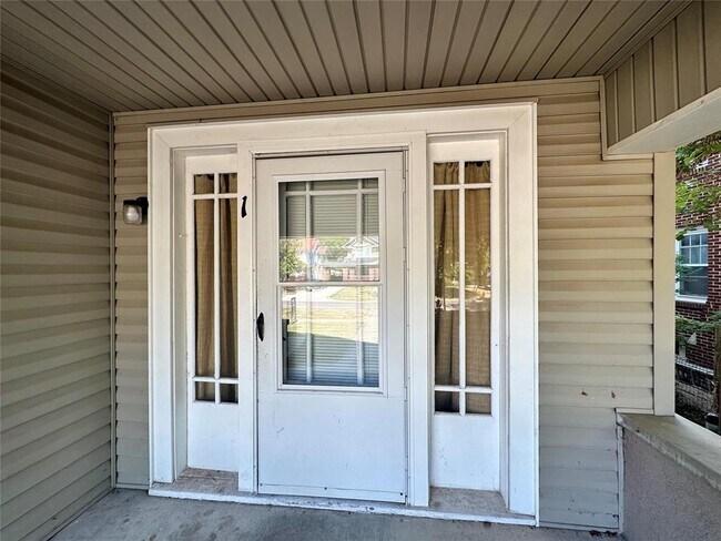 Building Photo - 731 Deans Row Ave