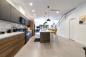 Building Photo - 513 SW 11th St