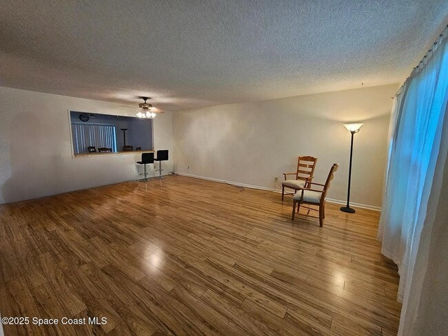 Building Photo - 435 Dove Ln