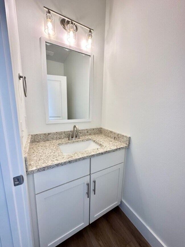 Building Photo - 433 Adams Avenue Valparaiso, FL 32580