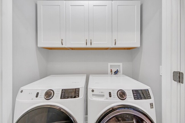 Building Photo - Luxury Treetop Penthouse