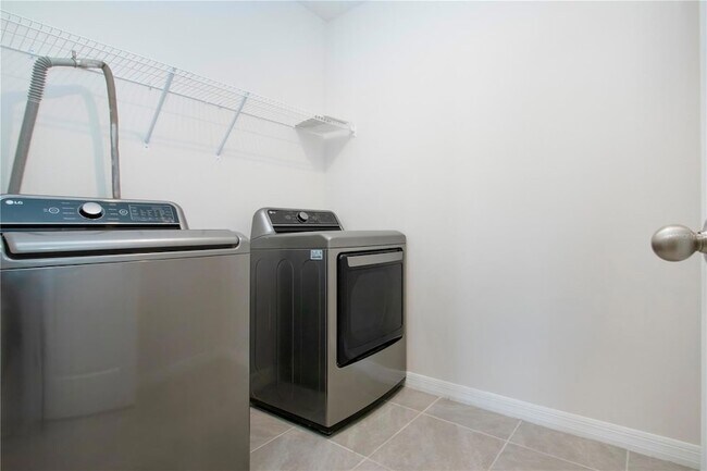 Building Photo - 3513 Hilltop Cir