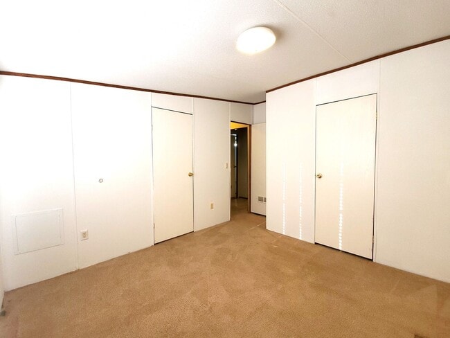 Building Photo - Spacious 4 bedroom with 3 FULL bathrooms nestled on 2 acres! MUST SEE!!!