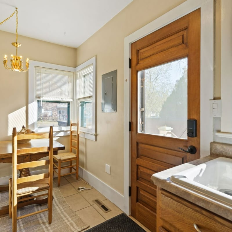 Building Photo - 503 Mathews St