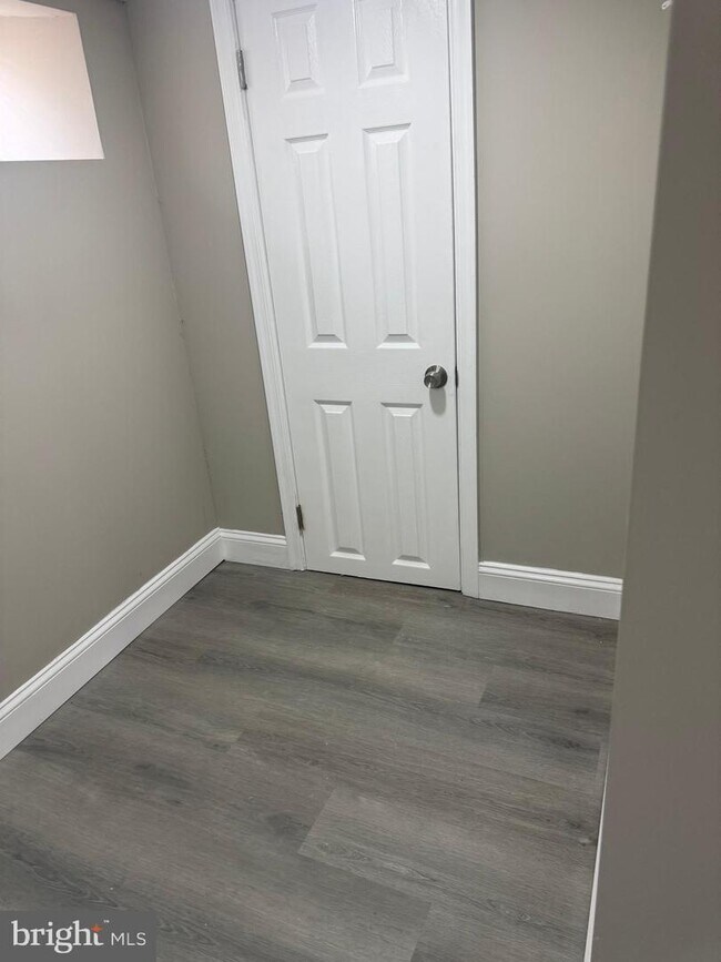 Building Photo - 1945 W Airdrie St