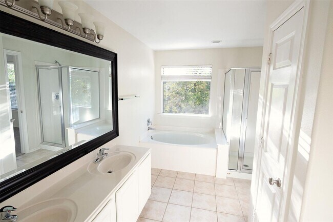 Building Photo - 11 Summer Haze Cir