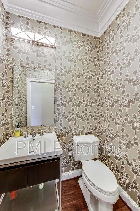 Building Photo - 10821 Symphony Park Dr