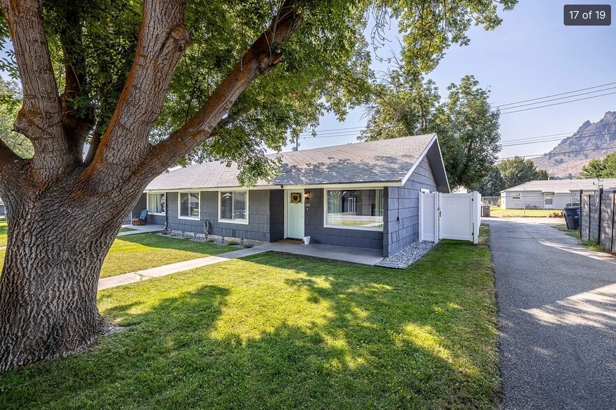 Building Photo - 1237 Montana St