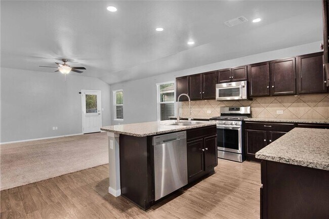 Building Photo - 704 Red Tails Dr