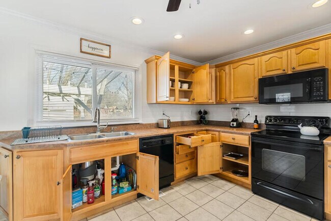 Building Photo - 2104 Foggy Bottom Dr