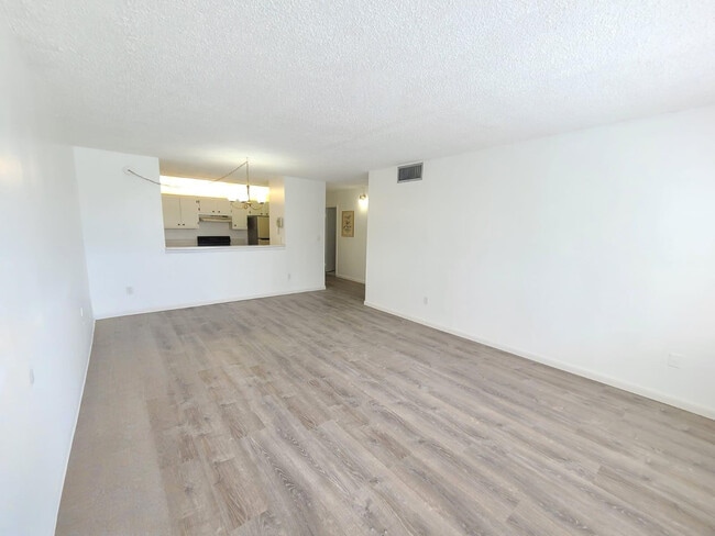 Building Photo - 14850 Naranja Lakes Blvd