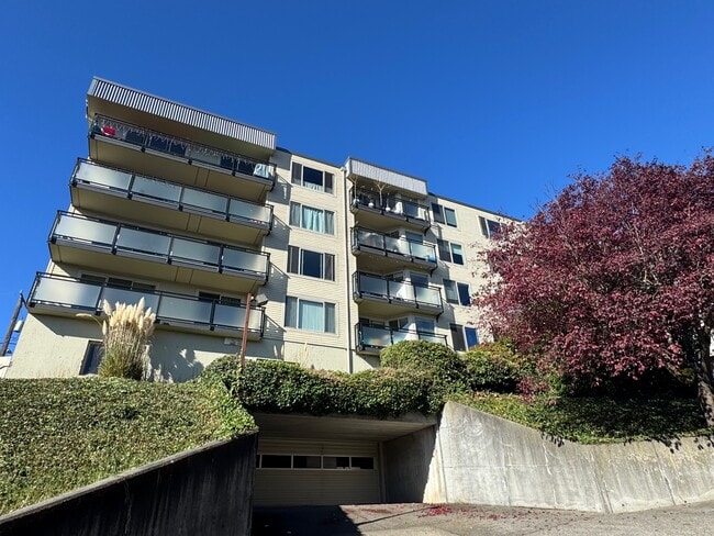 Building Photo - 1250 Taylor Ave N