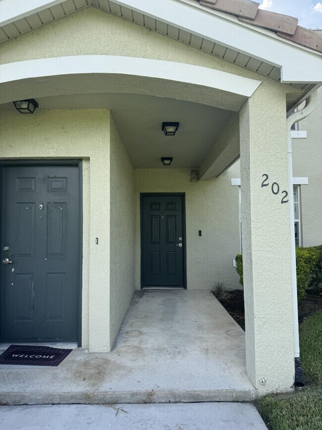 Building Photo - 122 SW Peacock Blvd