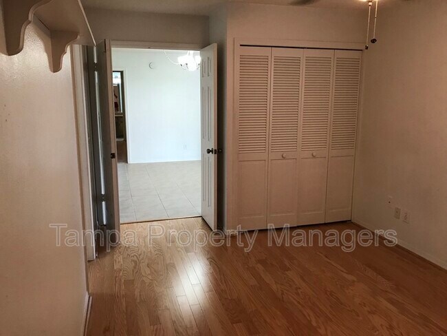 Building Photo - 16214 Pebblebrook Dr