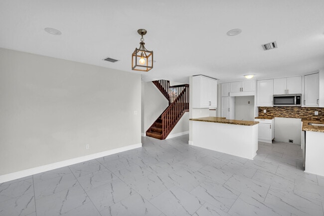 Building Photo - 491 SW 182nd Way