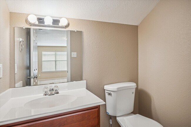 Building Photo - Awesome family home!