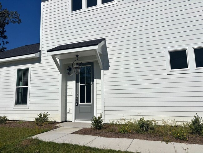 Building Photo - Available now. Beautiful 3 BR/2.5 BA New C...