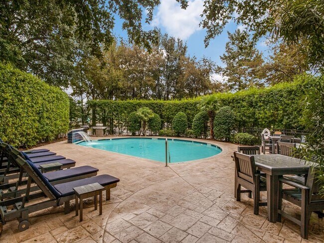 Building Photo - 3225 Turtle Creek Blvd