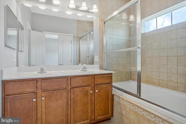 Building Photo - 505 Jurgensen Pl