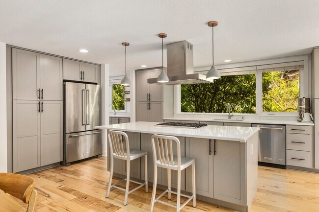 Building Photo - 3Bd/1.5Ba Kirkland Home