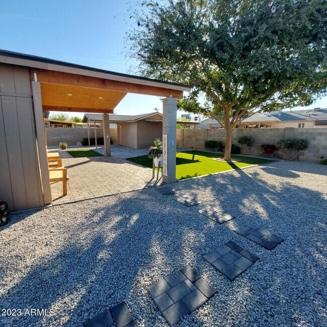 Building Photo - 1636 N 64th Dr