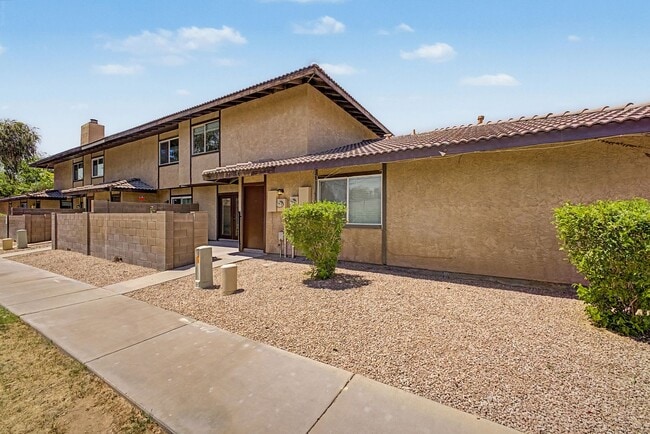 Building Photo - Fully Remodeled South Tempe 3BR Townhome w/ Private Yard, W/D & Parking