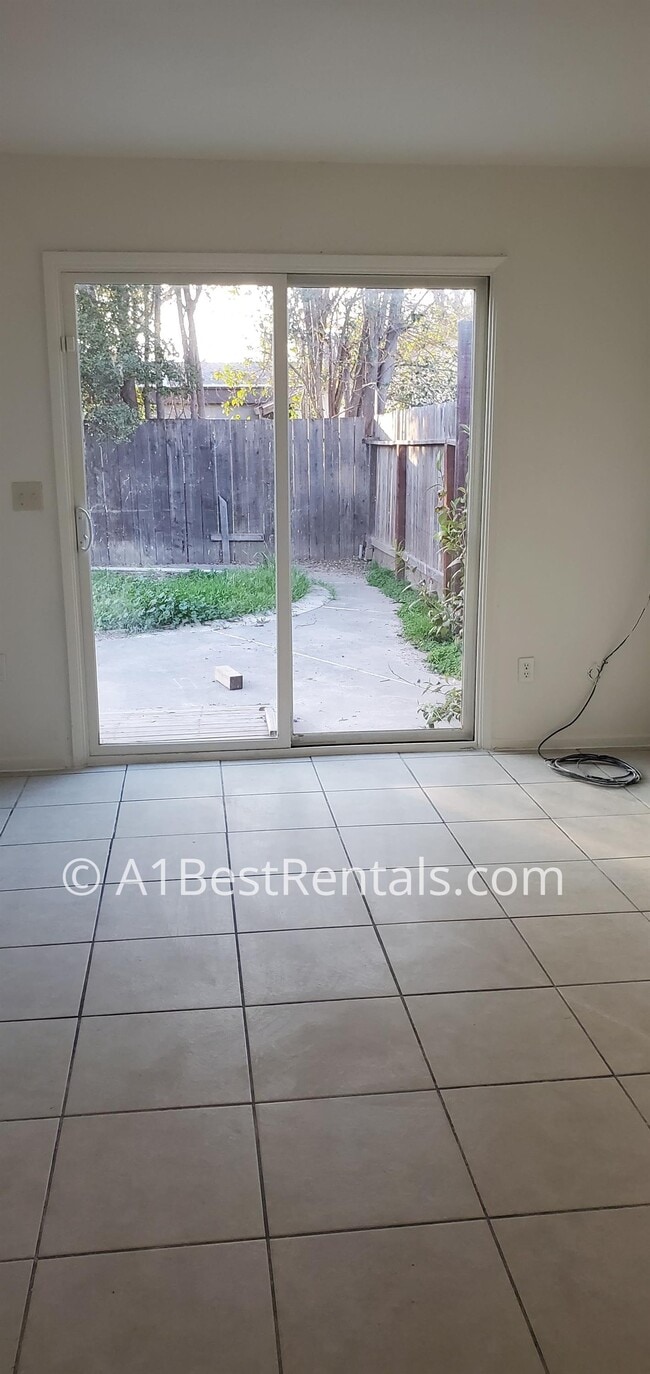 Building Photo - 233 Carmillita Way