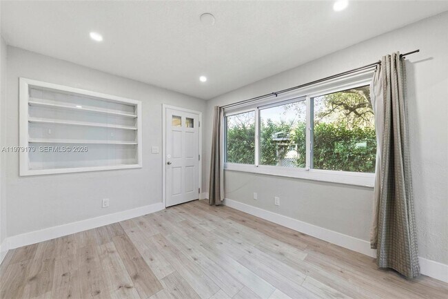 Building Photo - 4561 SW 25th Terrace