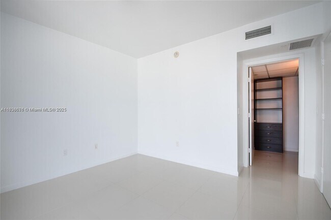 Building Photo - 465 Brickell Ave