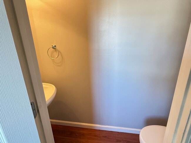 Building Photo - Beautifully decorated 3BR townhouse in Bloomington