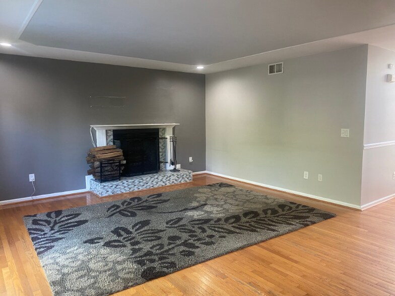 Building Photo - 5 Azalea Ct