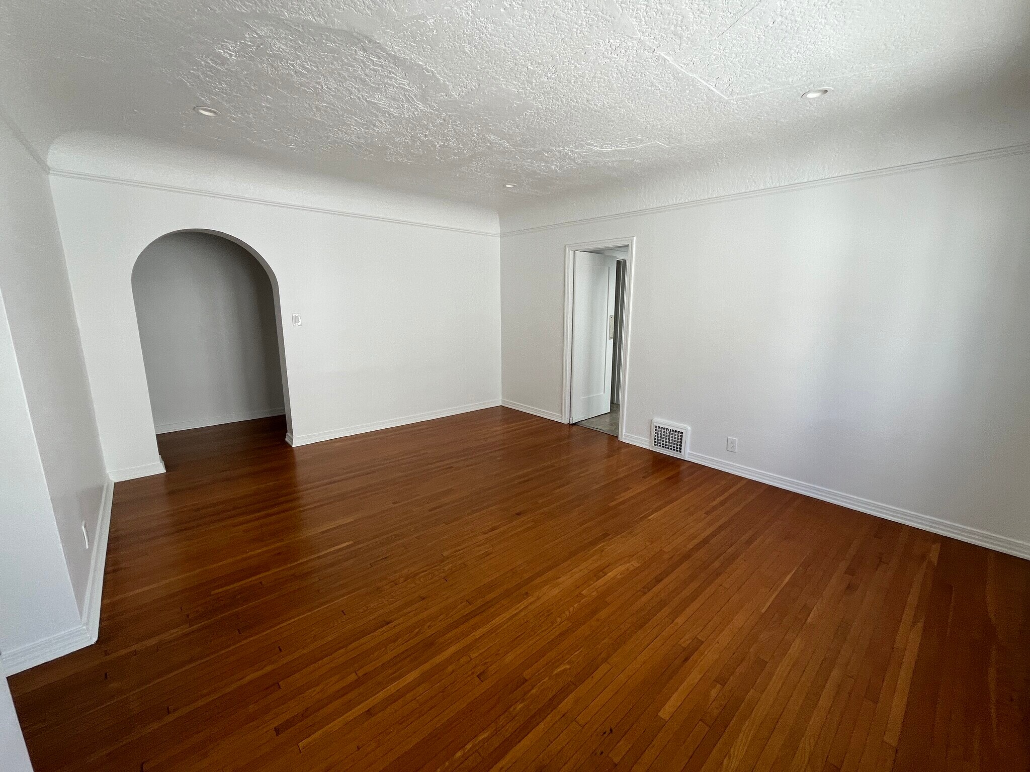 Building Photo - 109 N Mansfield Ave