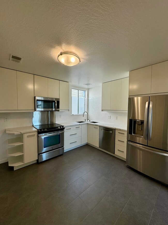 Building Photo - 137 Saint Marys Ave