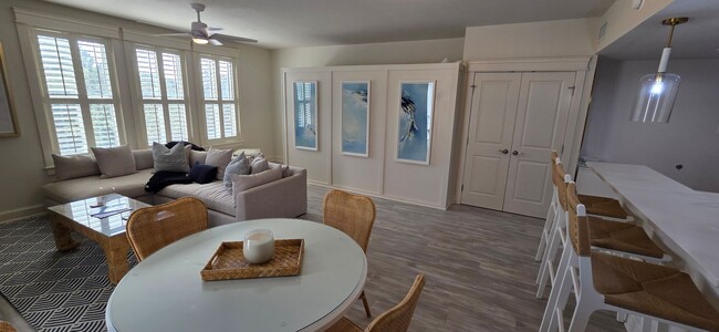 Building Photo - Recently remodeled condo near Baytown Wharf.