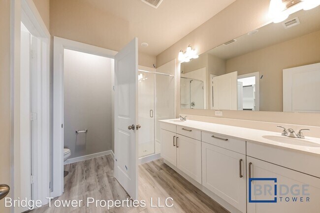 Building Photo - 4 br, 2.5 bath House - 4072 Dayton Drive