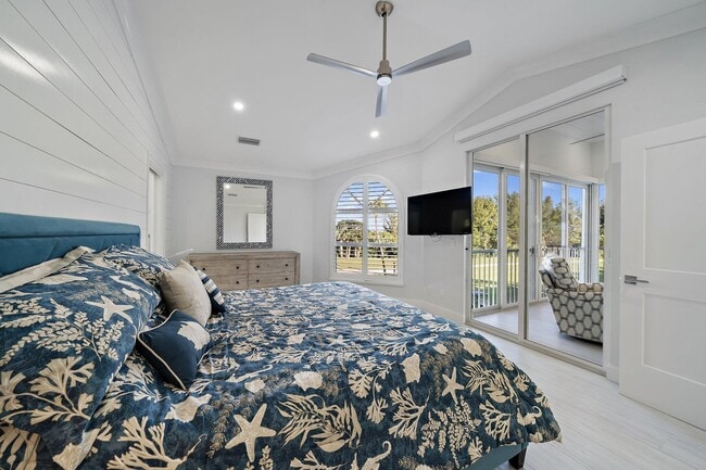 Building Photo - 3902 Fairway Dr N