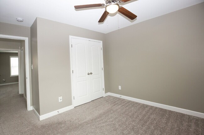 Building Photo - Spacious 3-Bed, 2.5-Bath Modern Home w/ 3-Car Garage in Highcroft – Close to Fort Bragg!