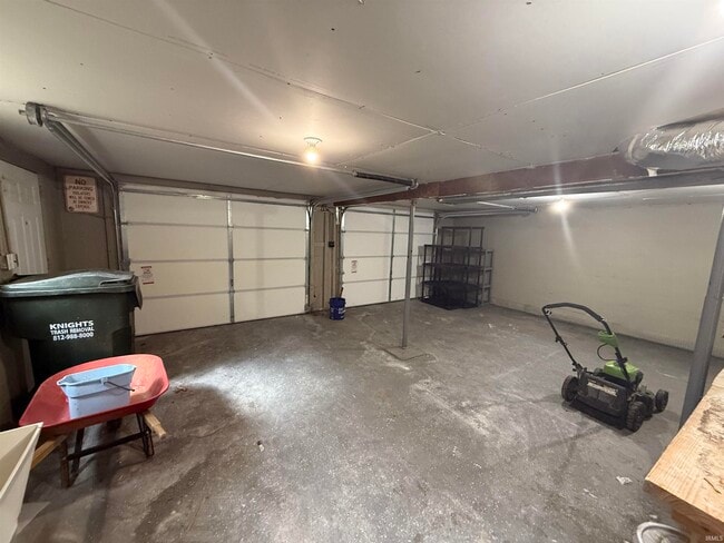 Building Photo - 8996 E State Rd 45
