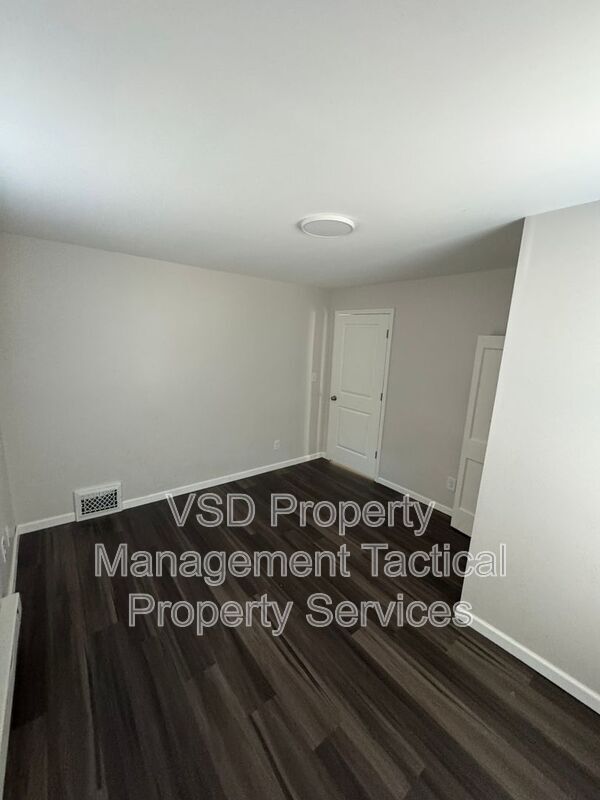 Building Photo - 2907 Oakwood Ave