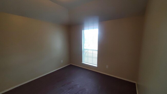 Building Photo - Spacious Lancaster Home!  Move in ready