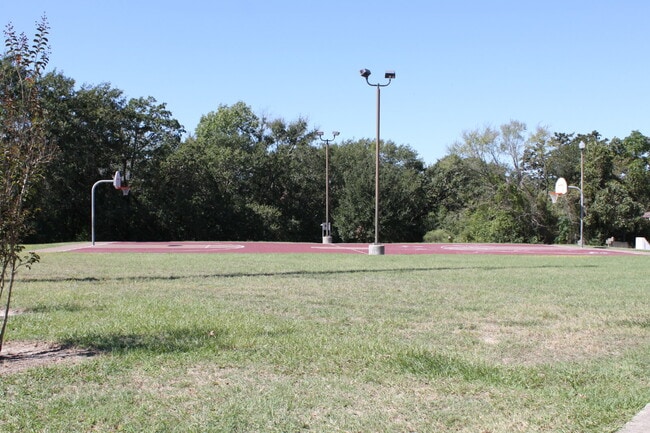 Building Photo - 2403 Bosque Dr