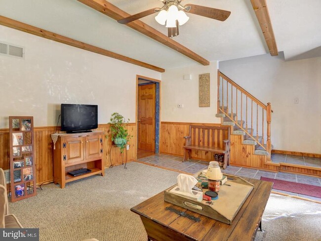 Building Photo - 16 Colonial Dr