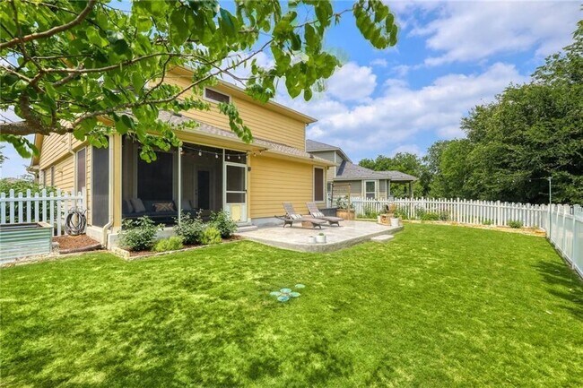 Building Photo - 529 Trinity Bend